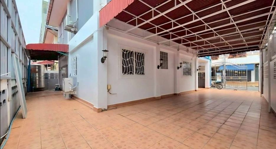 Casa en alquiler de 4 habitaciones en Bang Lamung, Chonburi