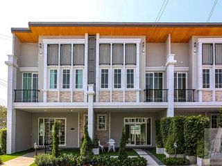 For sale 4 bedrooms townhouse in Bang Lamung, Chonburi