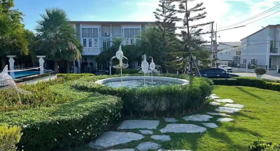 Casa adosada en venta de 4 habitaciones en Bang Lamung, Chonburi