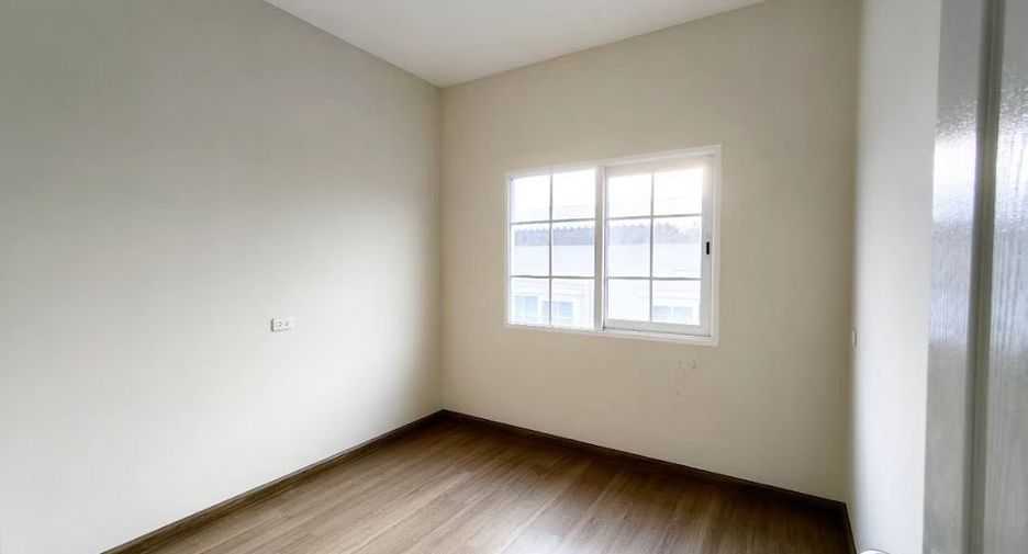 Casa adosada en venta de 4 habitaciones en Bang Lamung, Chonburi
