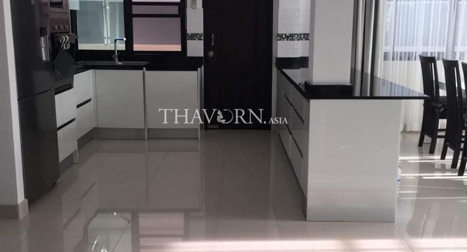 For sale 4 bedrooms house in Bang Lamung, Chonburi