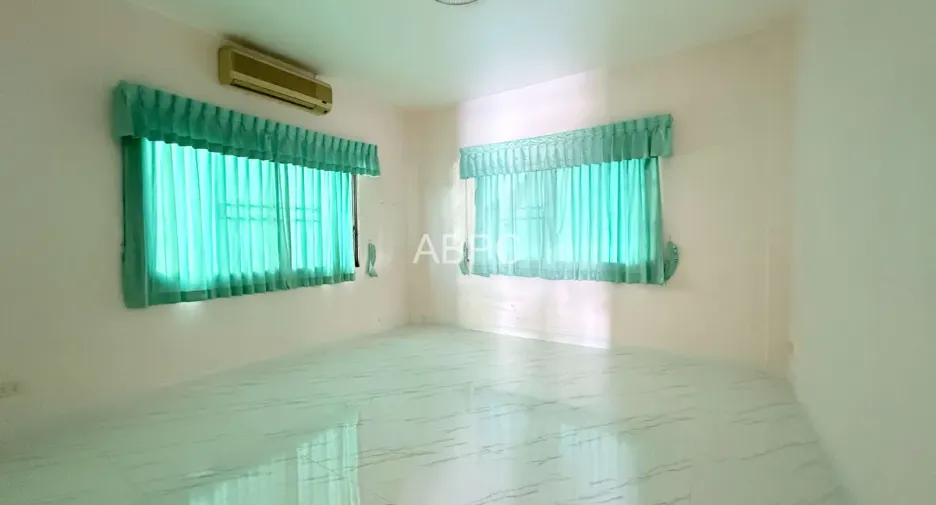 For rent and for sale 3 bedrooms house in Bang Lamung, Chonburi