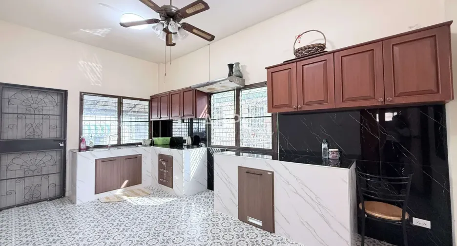 For rent and for sale 3 bedrooms house in Bang Lamung, Chonburi