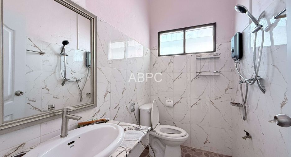 For rent そして for sale 3 ベッドルーム house in Bang Lamung, Chonburi