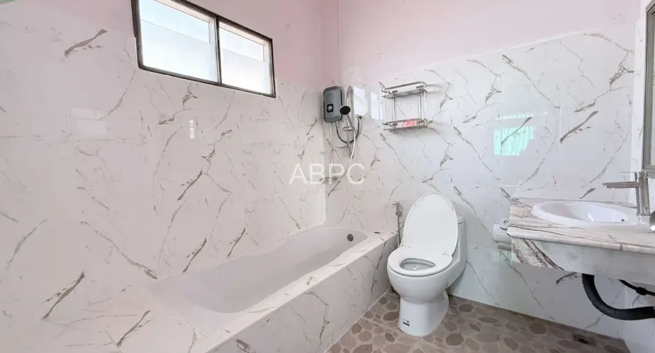 For rent and for sale 3 bedrooms house in Bang Lamung, Chonburi