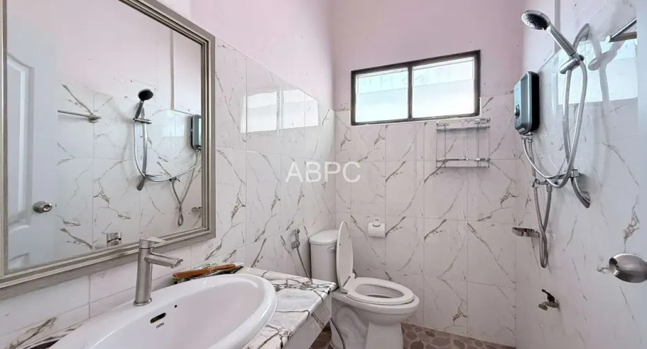 For rent and for sale 3 bedrooms house in Bang Lamung, Chonburi