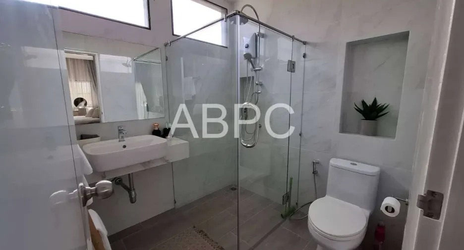 For rent and for sale 4 bedrooms house in Bang Lamung, Chonburi