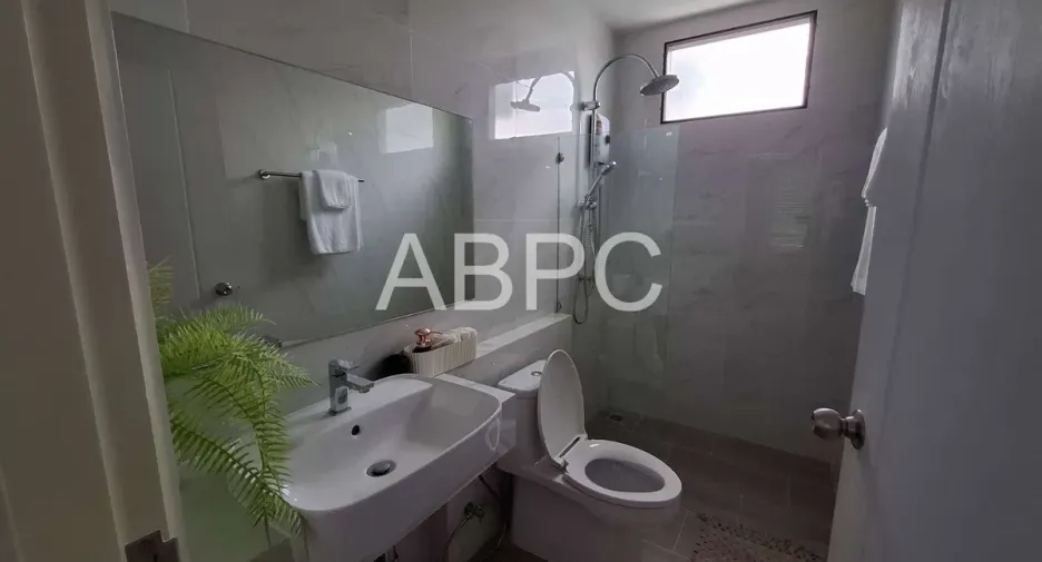 For rent and for sale 4 bedrooms house in Bang Lamung, Chonburi