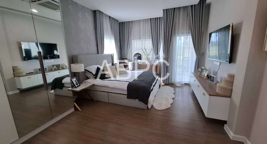 Casa en alquiler y en venta de 4 habitaciones en Bang Lamung, Chonburi