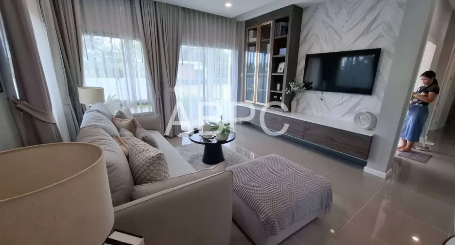 For rent and for sale 4 bedrooms house in Bang Lamung, Chonburi