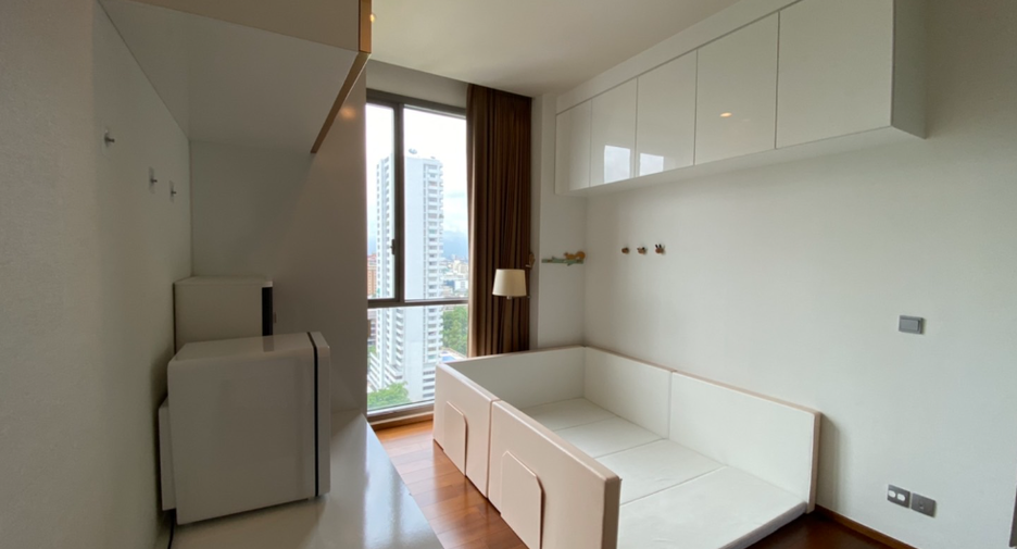 For sale 2 bedrooms condo in Watthana, Bangkok