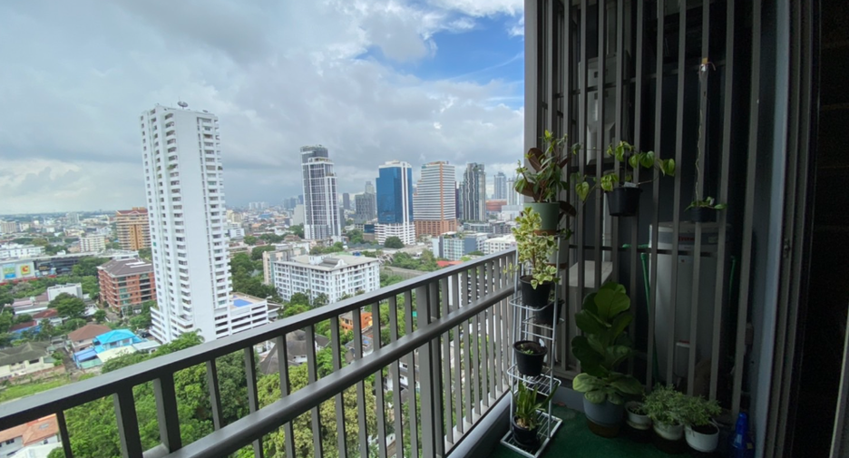 For sale 2 bedrooms condo in Watthana, Bangkok