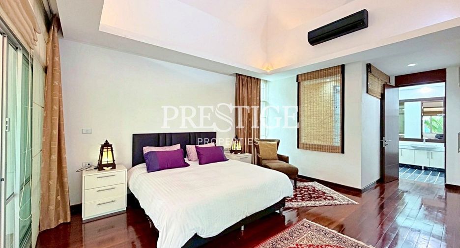 For sale 4 bedrooms house in Sattahip, Chonburi