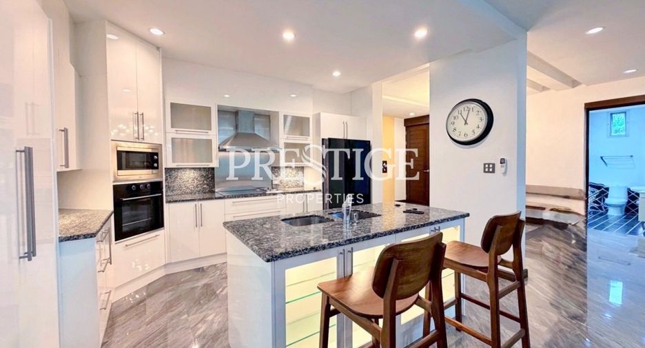 For sale 4 bedrooms house in Sattahip, Chonburi