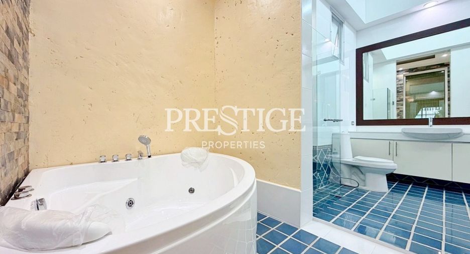 For sale 4 bedrooms house in Sattahip, Chonburi