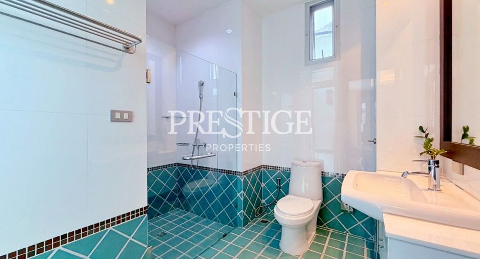 For sale 4 bedrooms house in Sattahip, Chonburi