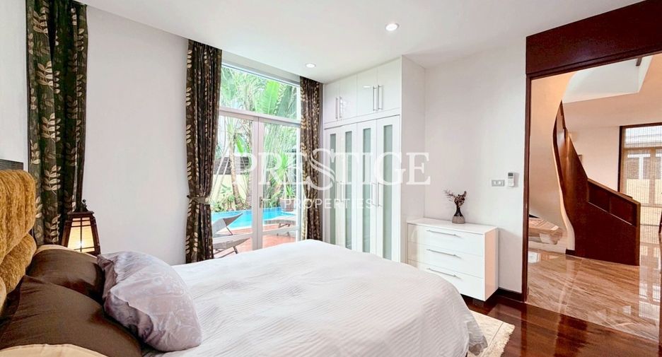 For sale 4 bedrooms house in Sattahip, Chonburi