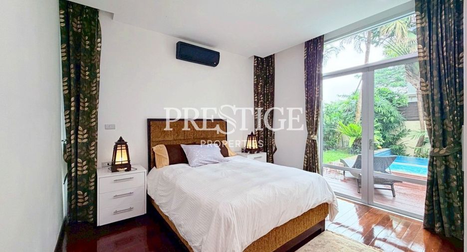 For sale 4 bedrooms house in Sattahip, Chonburi