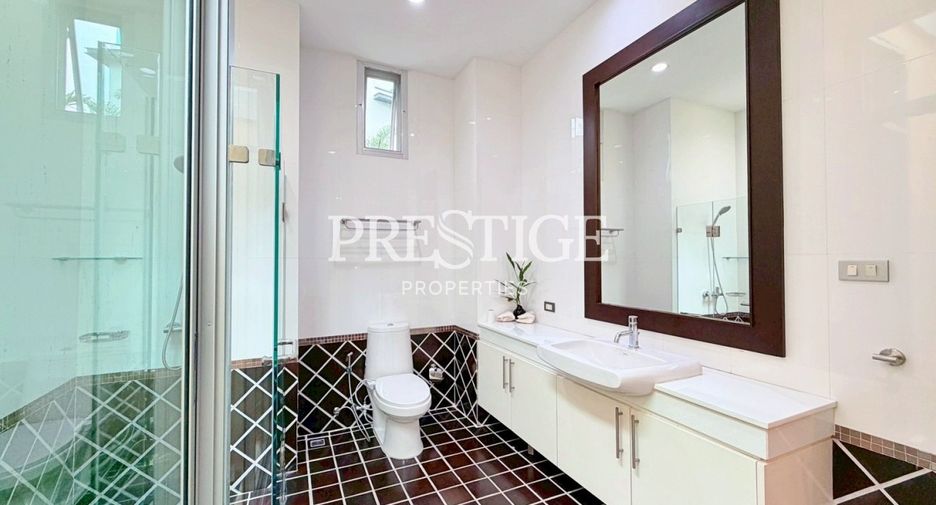 For sale 4 bedrooms house in Sattahip, Chonburi