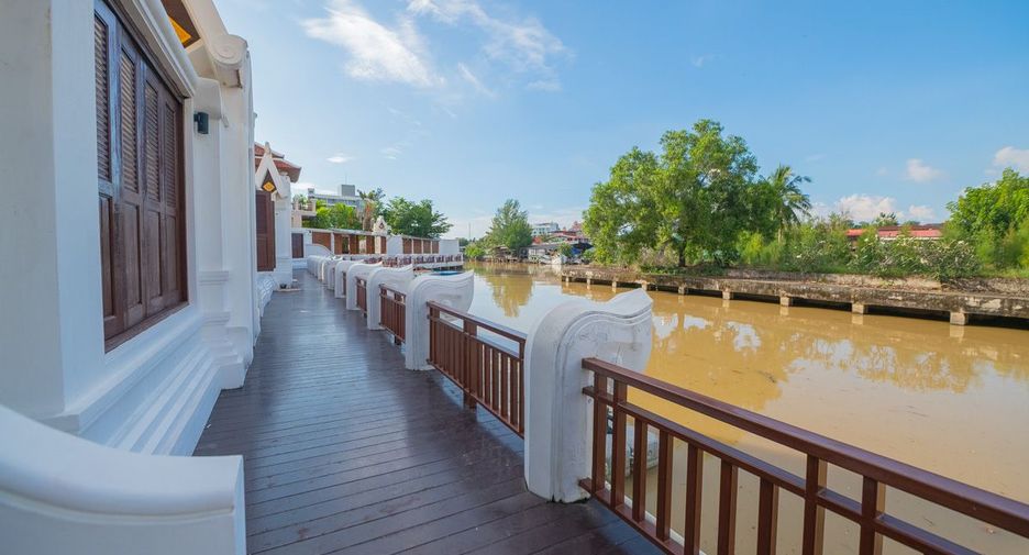 For sale 4 bedrooms house in Sattahip, Chonburi