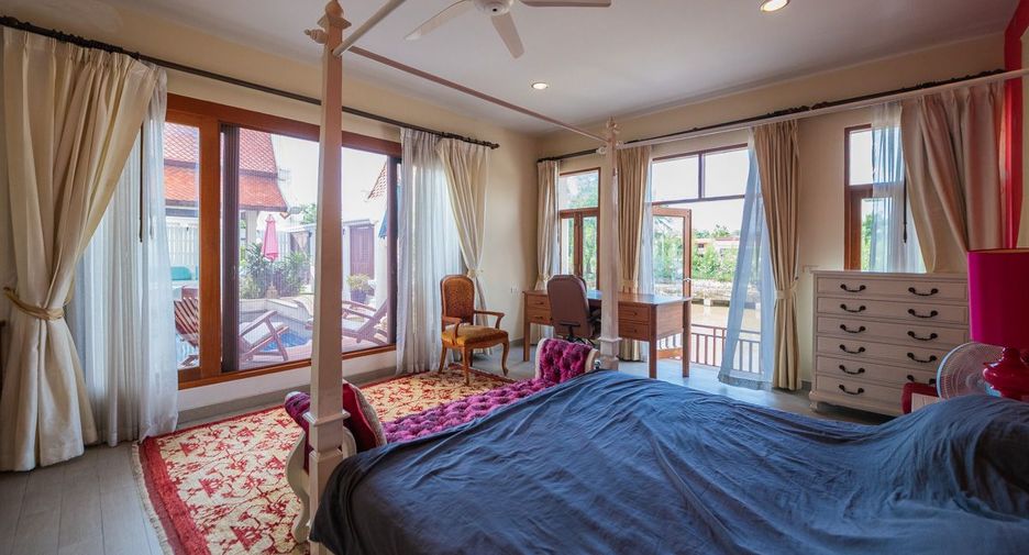 For sale 4 bedrooms house in Sattahip, Chonburi