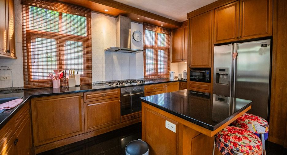 For sale 4 bedrooms house in Sattahip, Chonburi