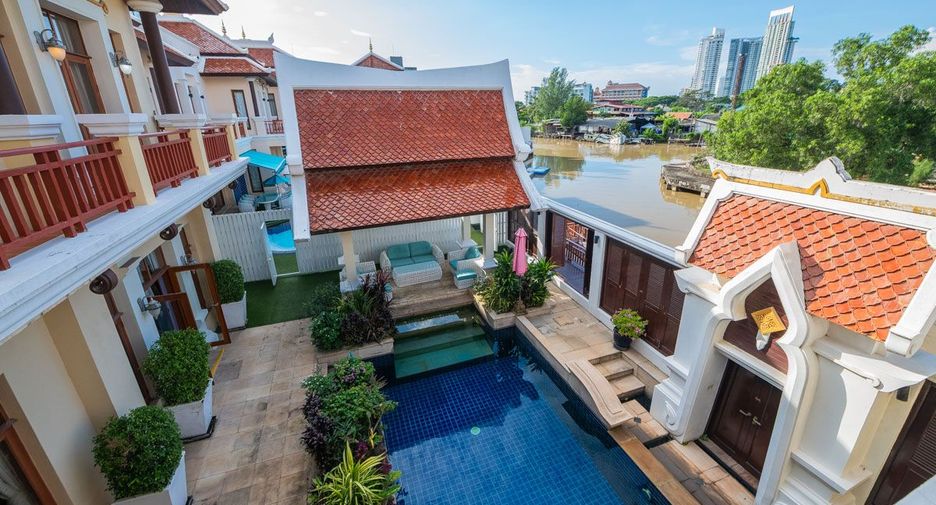 For sale 4 bedrooms house in Sattahip, Chonburi