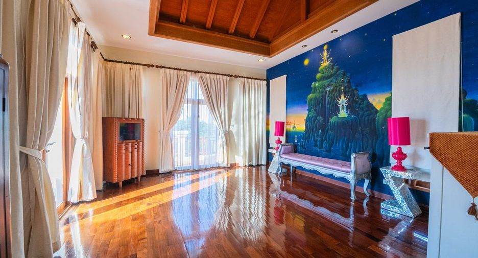 For sale 4 bedrooms house in Sattahip, Chonburi