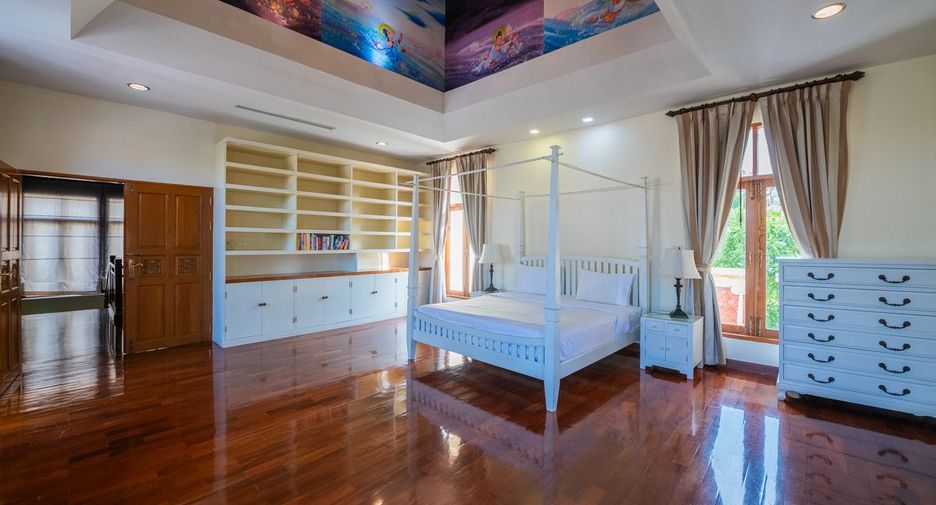 For sale 4 bedrooms house in Sattahip, Chonburi
