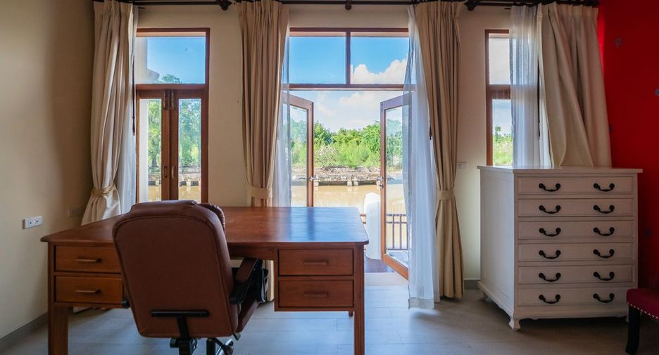 For sale 4 bedrooms house in Sattahip, Chonburi
