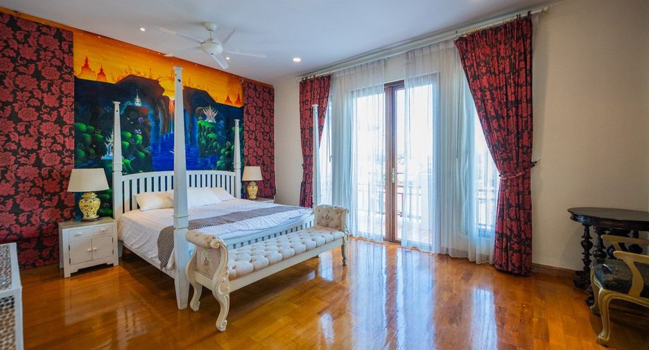 For sale 4 bedrooms house in Sattahip, Chonburi