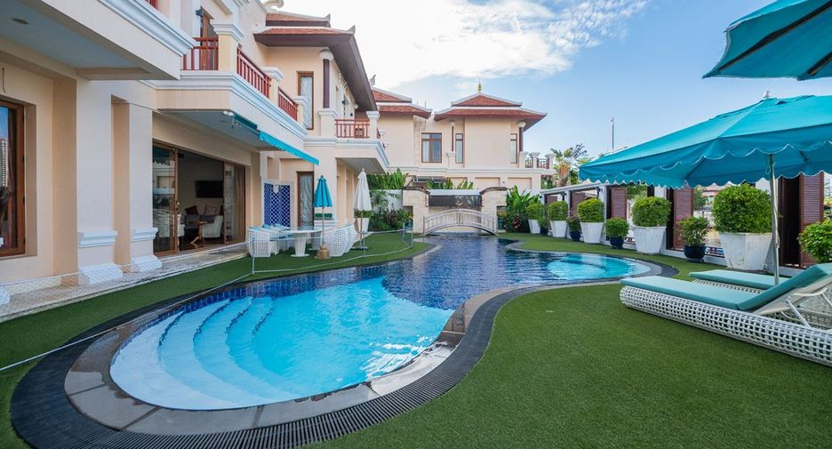For sale 4 bedrooms house in Sattahip, Chonburi