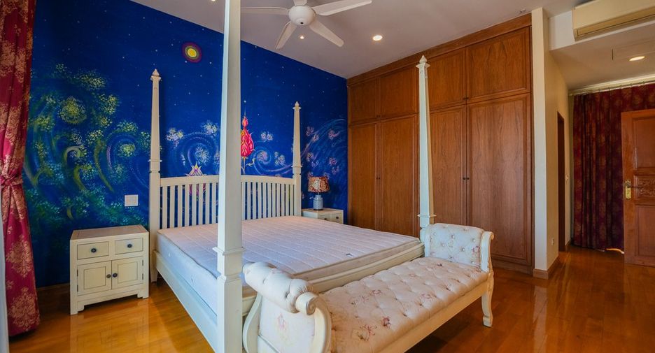 For sale 4 bedrooms house in Sattahip, Chonburi