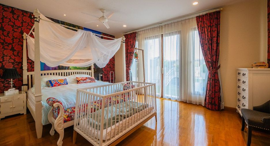 For sale 4 bedrooms house in Sattahip, Chonburi