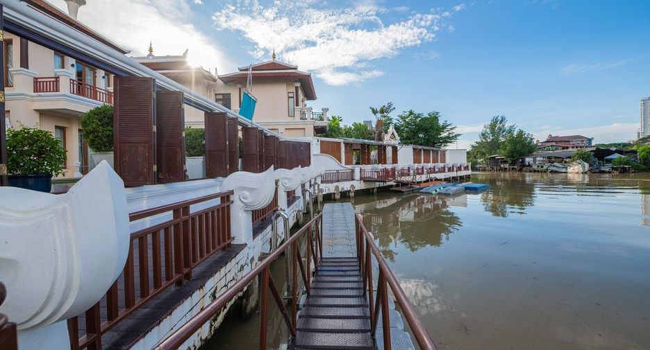 For sale 4 bedrooms house in Sattahip, Chonburi