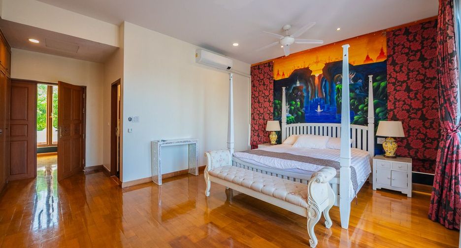 For sale 4 bedrooms house in Sattahip, Chonburi