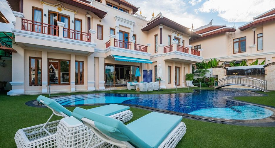 For sale 4 bedrooms house in Sattahip, Chonburi