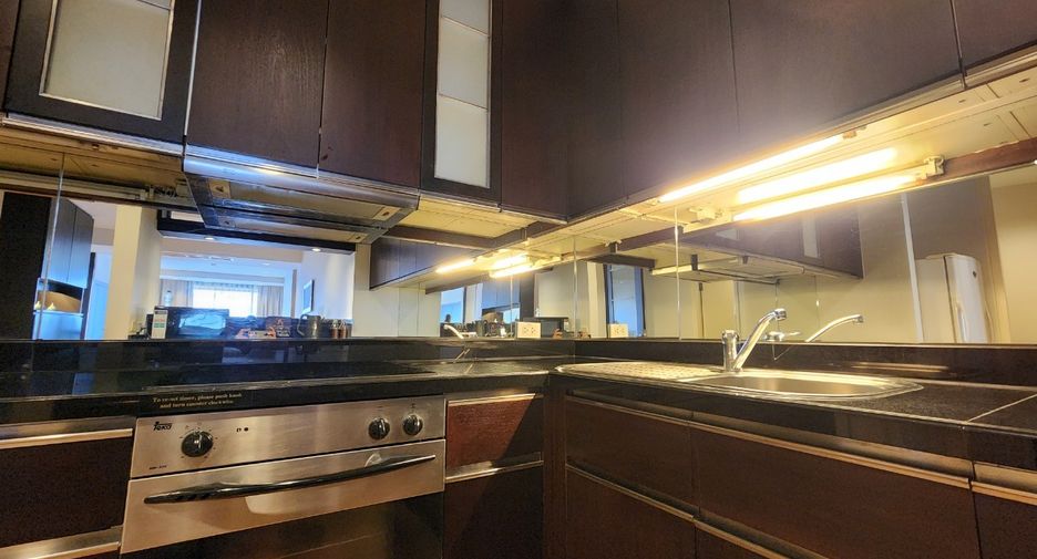 Condo en alquiler de 1 habitaciones en Khlong Toei, Bangkok