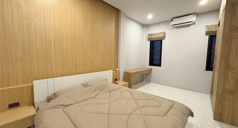 Haus zur Miete mit 3 Zimmer in Bang Lamung, Chonburi