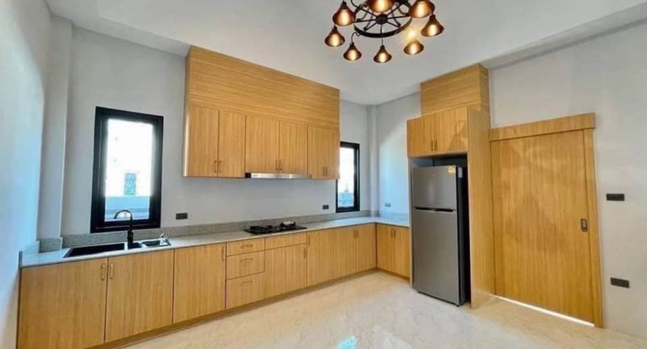Haus zur Miete mit 3 Zimmer in Bang Lamung, Chonburi