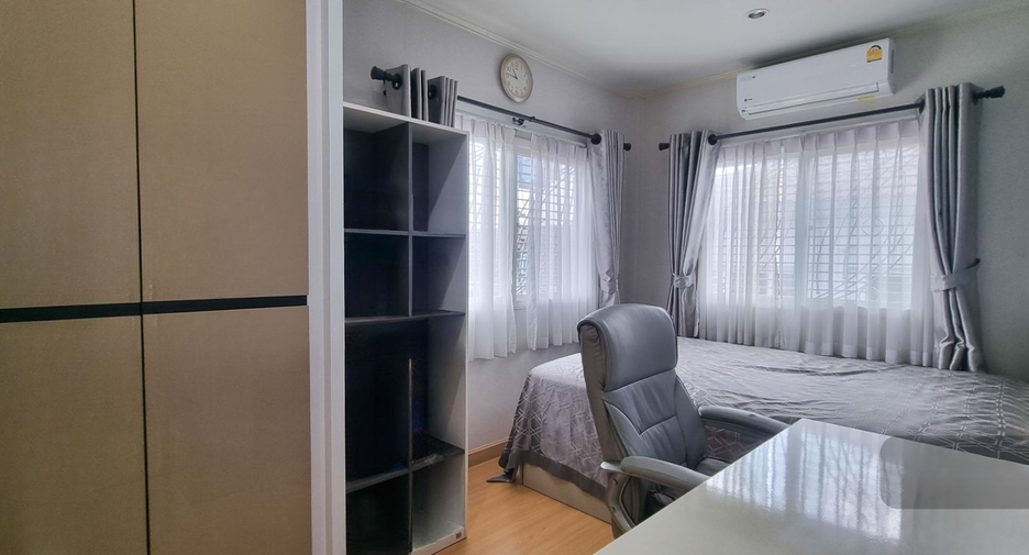 Casa en alquiler de 3 habitaciones en Bang Lamung, Chonburi