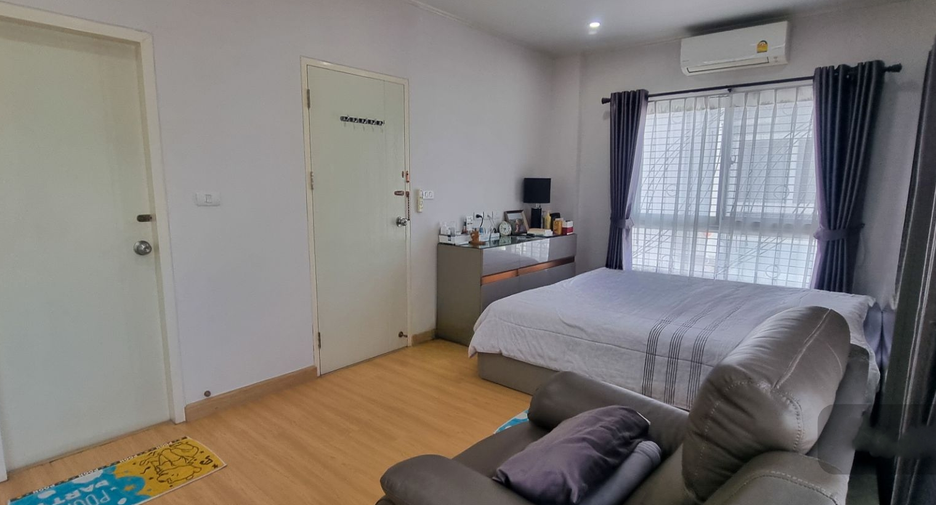 Casa en alquiler de 3 habitaciones en Bang Lamung, Chonburi