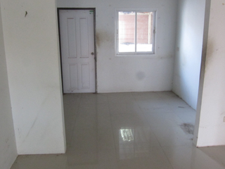 Casa adosada en venta de 2 habitaciones en Pluak Daeng, Rayong