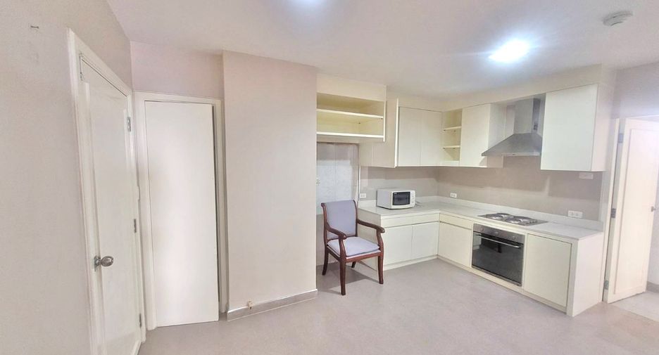 For rent 3 bedrooms condo in Yan Nawa, Bangkok