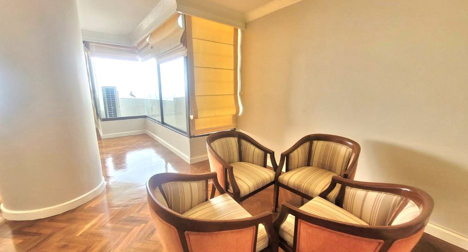 For rent 3 bedrooms condo in Yan Nawa, Bangkok