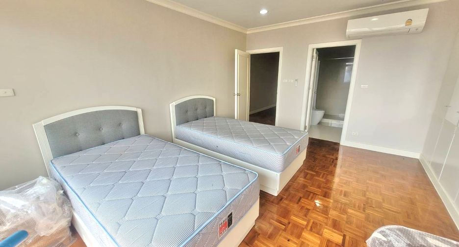 For rent 3 bedrooms condo in Yan Nawa, Bangkok