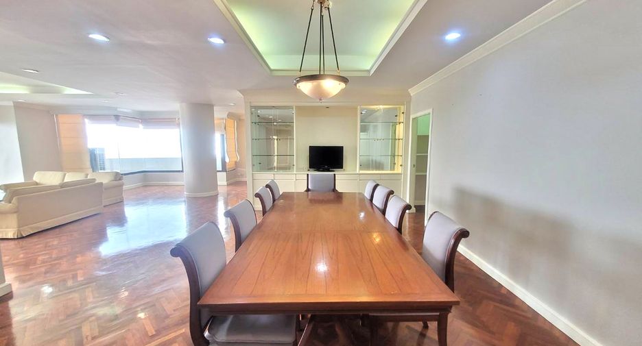 For rent 3 bedrooms condo in Yan Nawa, Bangkok