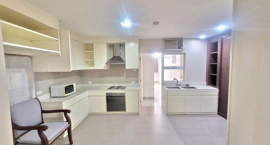 For rent 3 bedrooms condo in Yan Nawa, Bangkok