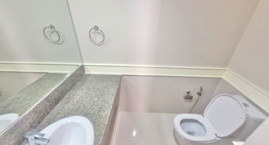For rent 3 bedrooms condo in Yan Nawa, Bangkok