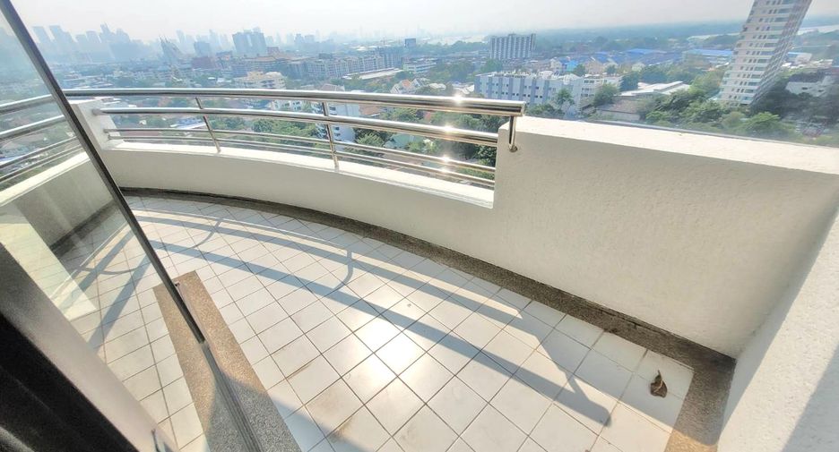 For rent 3 bedrooms condo in Yan Nawa, Bangkok